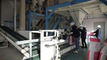 沙雅縣:飼料企業生產忙 牲畜口糧有保障