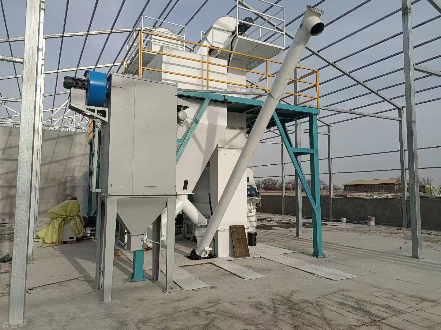 從原料到成品 大型飼料生產線全流程解析