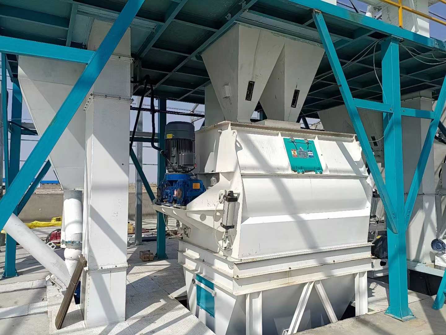 大型飼料生產線設備 原料到成品的自動化飼料銷售解決方案